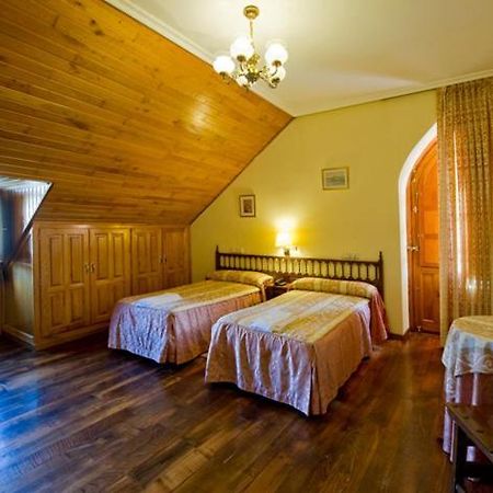 Hotel Restaurante La Casilla Cangas De Narcea Eksteriør billede