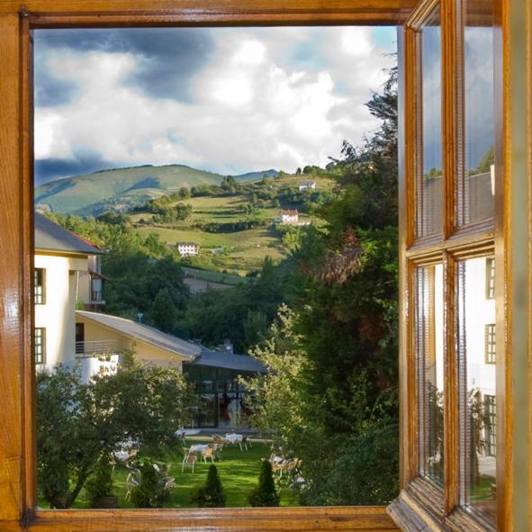 Hotel Restaurante La Casilla Cangas De Narcea Eksteriør billede