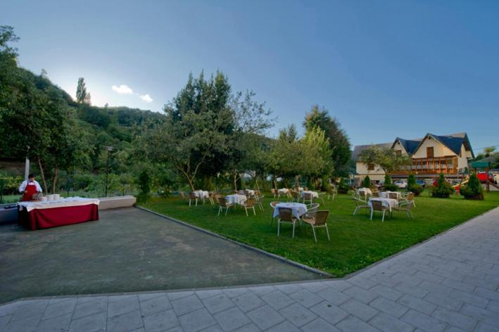 Hotel Restaurante La Casilla Cangas De Narcea Eksteriør billede