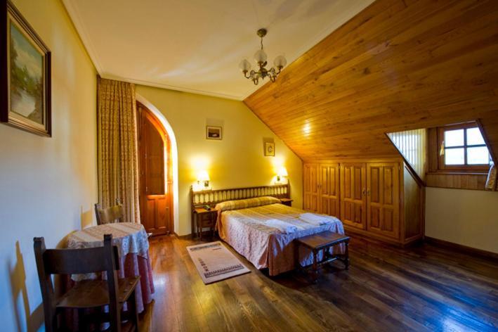 Hotel Restaurante La Casilla Cangas De Narcea Værelse billede