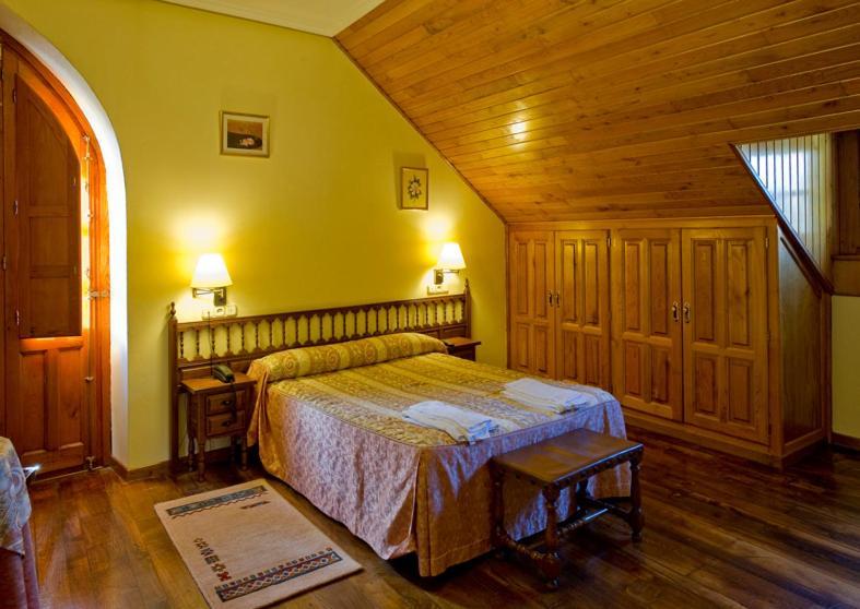 Hotel Restaurante La Casilla Cangas De Narcea Værelse billede