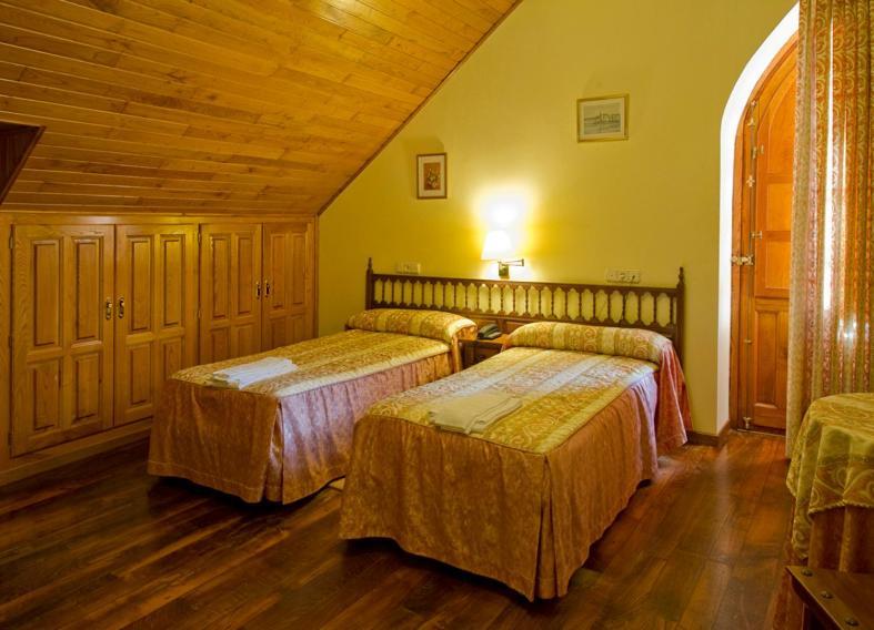 Hotel Restaurante La Casilla Cangas De Narcea Værelse billede
