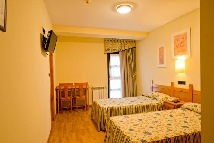 Hotel Restaurante La Casilla Cangas De Narcea Værelse billede