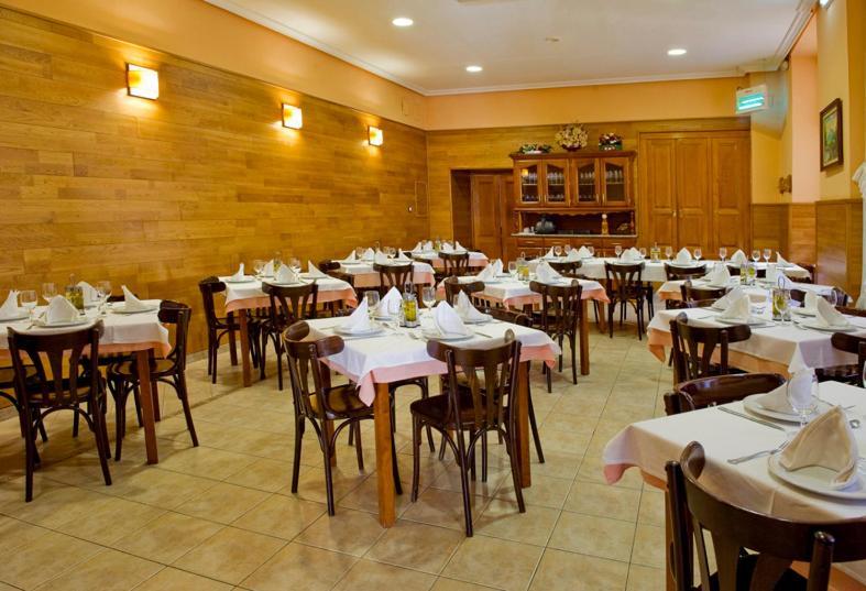 Hotel Restaurante La Casilla Cangas De Narcea Eksteriør billede