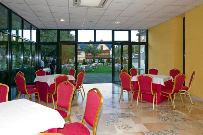 Hotel Restaurante La Casilla Cangas De Narcea Eksteriør billede