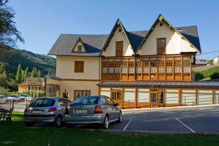 Hotel Restaurante La Casilla Cangas De Narcea Eksteriør billede