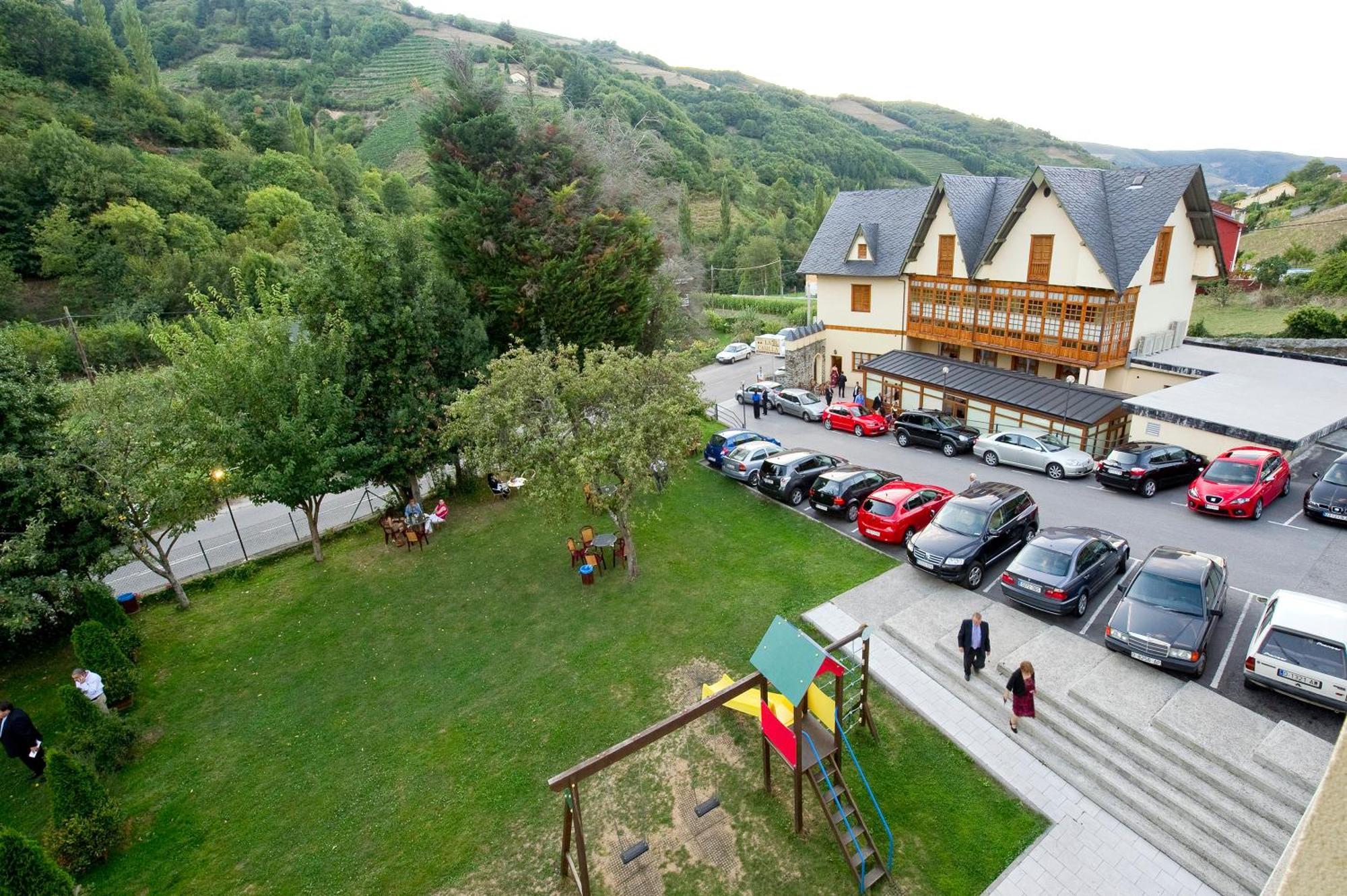 Hotel Restaurante La Casilla Cangas De Narcea Eksteriør billede