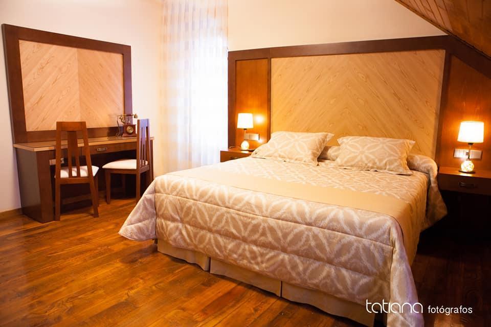 Hotel Restaurante La Casilla Cangas De Narcea Eksteriør billede