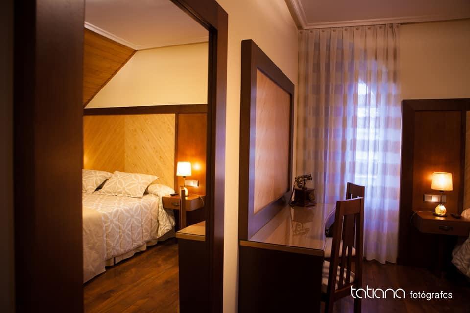 Hotel Restaurante La Casilla Cangas De Narcea Eksteriør billede