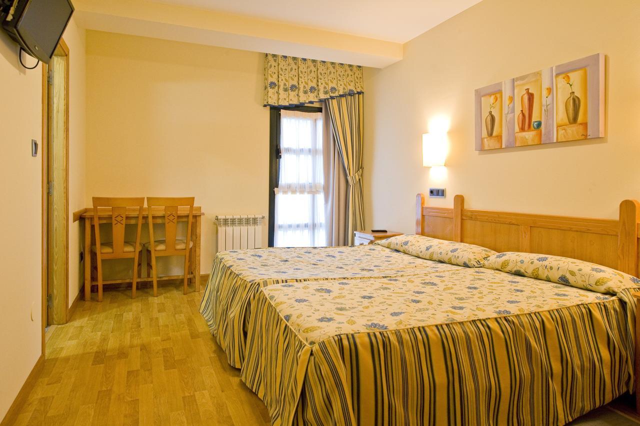 Hotel Restaurante La Casilla Cangas De Narcea Eksteriør billede